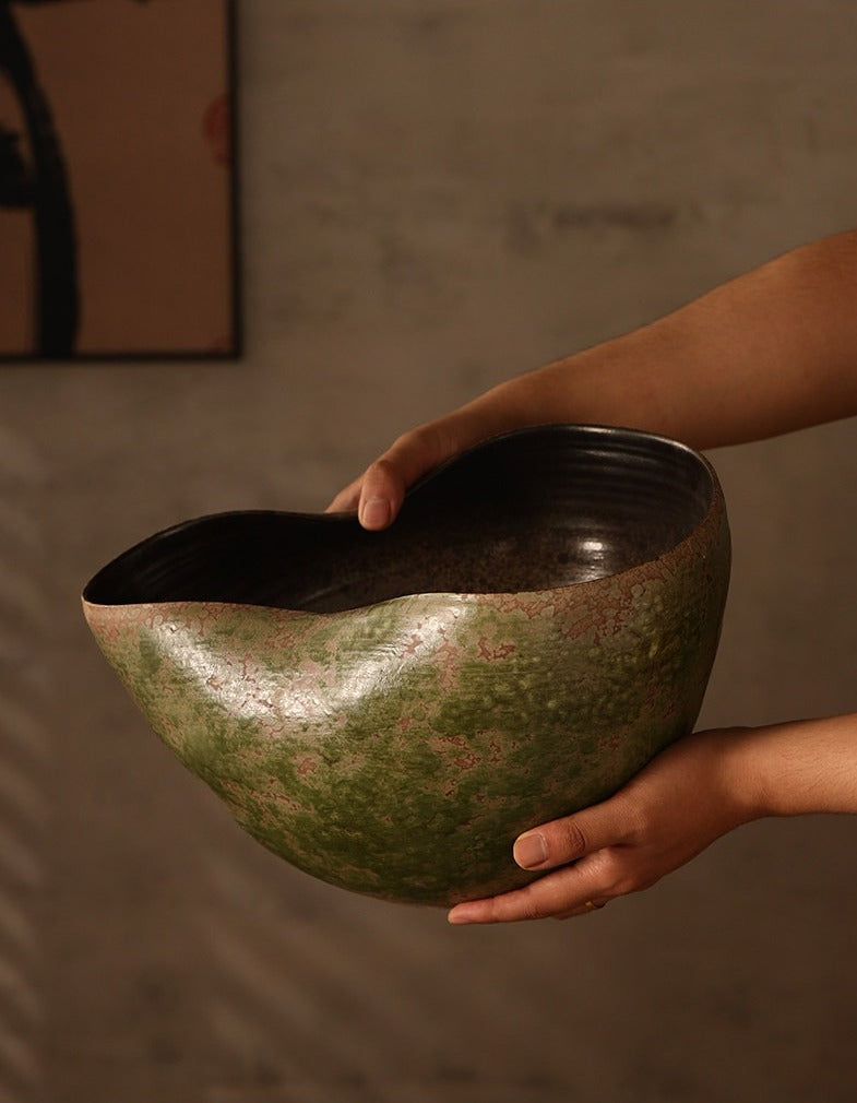 Hand-Thrown Moss Planter — Gourd Silhouette, Wavy Rim