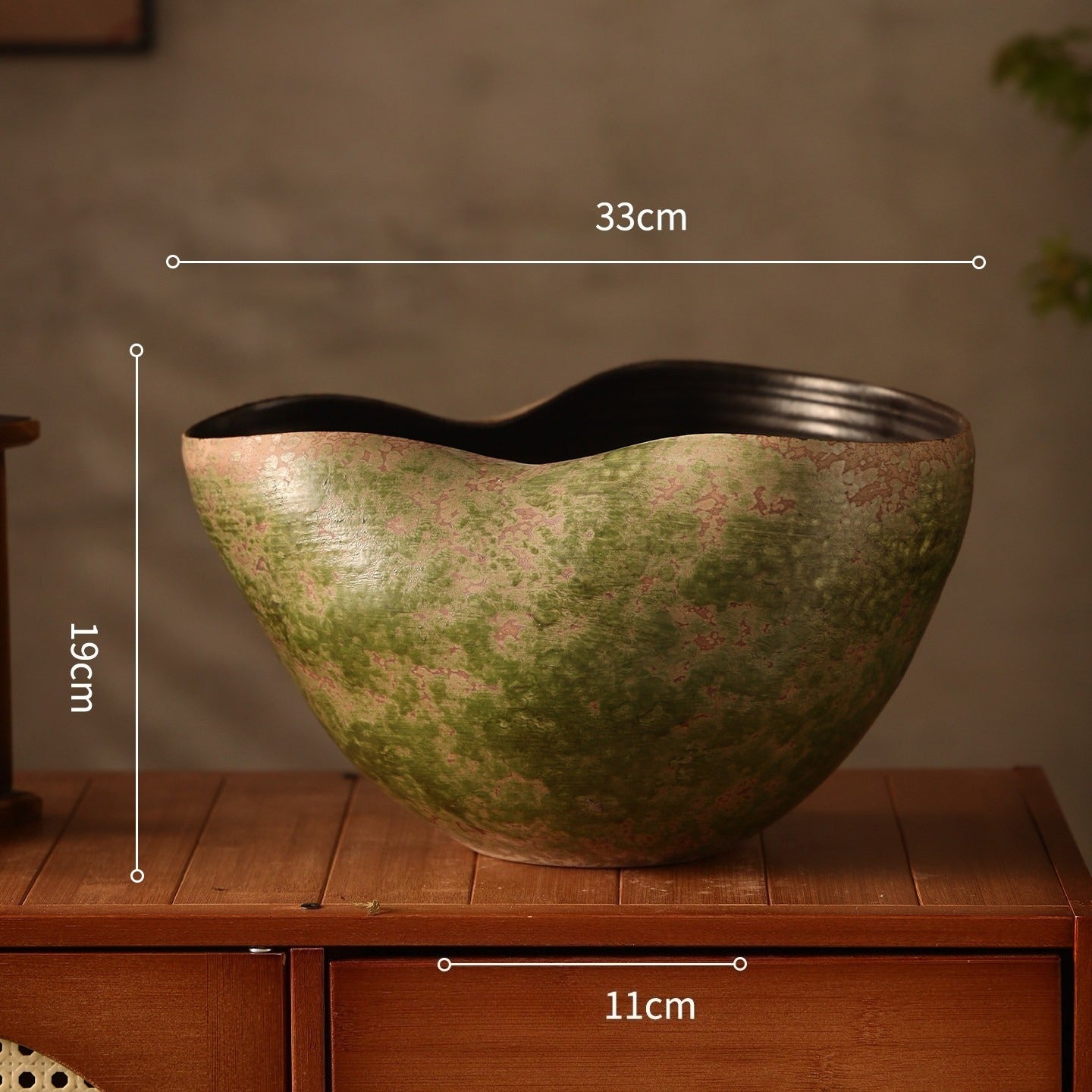 Hand-Thrown Moss Planter — Gourd Silhouette, Wavy Rim