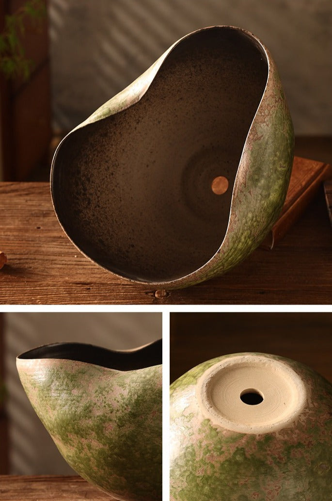 Hand-Thrown Moss Planter — Gourd Silhouette, Wavy Rim